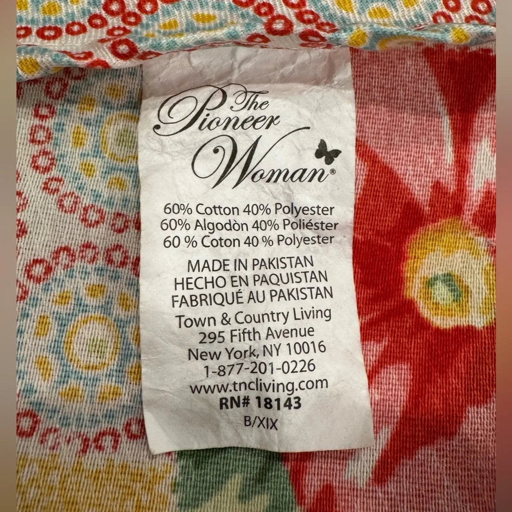 The Pioneer Women Round Floral Patchwork Style Tablecloth- size 68-70” Round - Picture 4 of 6
